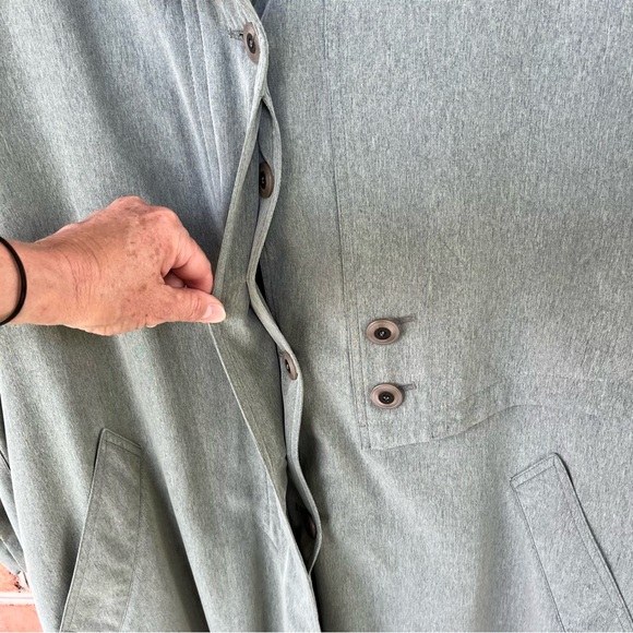 Immaculate Sage green ladies trenchcoat. 14P - Picture 5 of 12